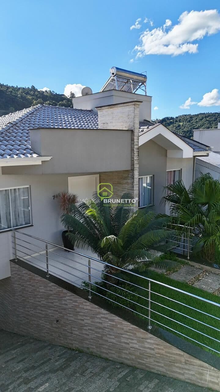 CASA ALTO PADRÃO À VENDA NO CENTRO - CAPINZAL-SC