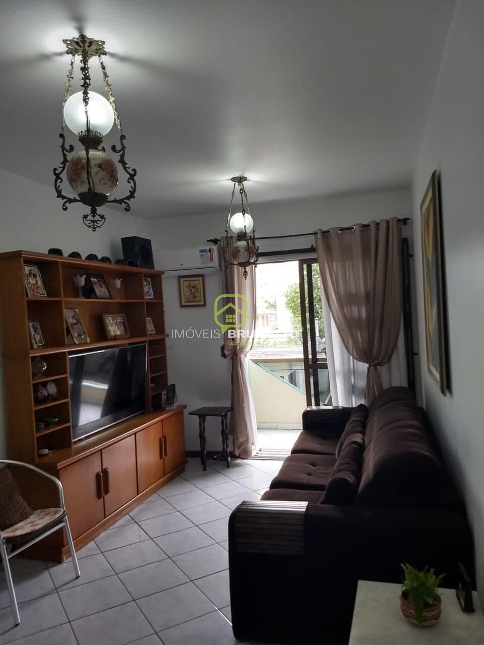 APARTAMENTO MOBILIADO EM MEIA PRAIA