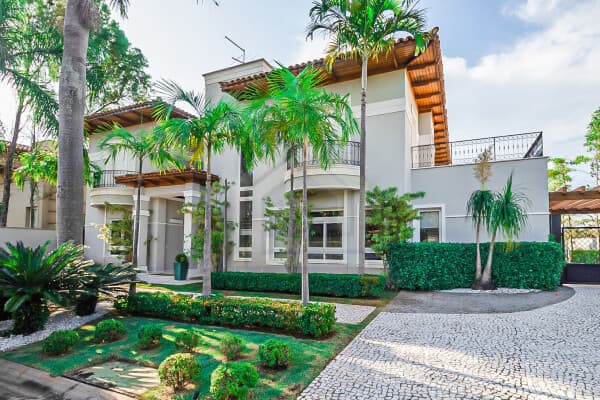 Sobrado c/ 4 Suítes E 9 Vagas de Garagem no Gramado em Campinas