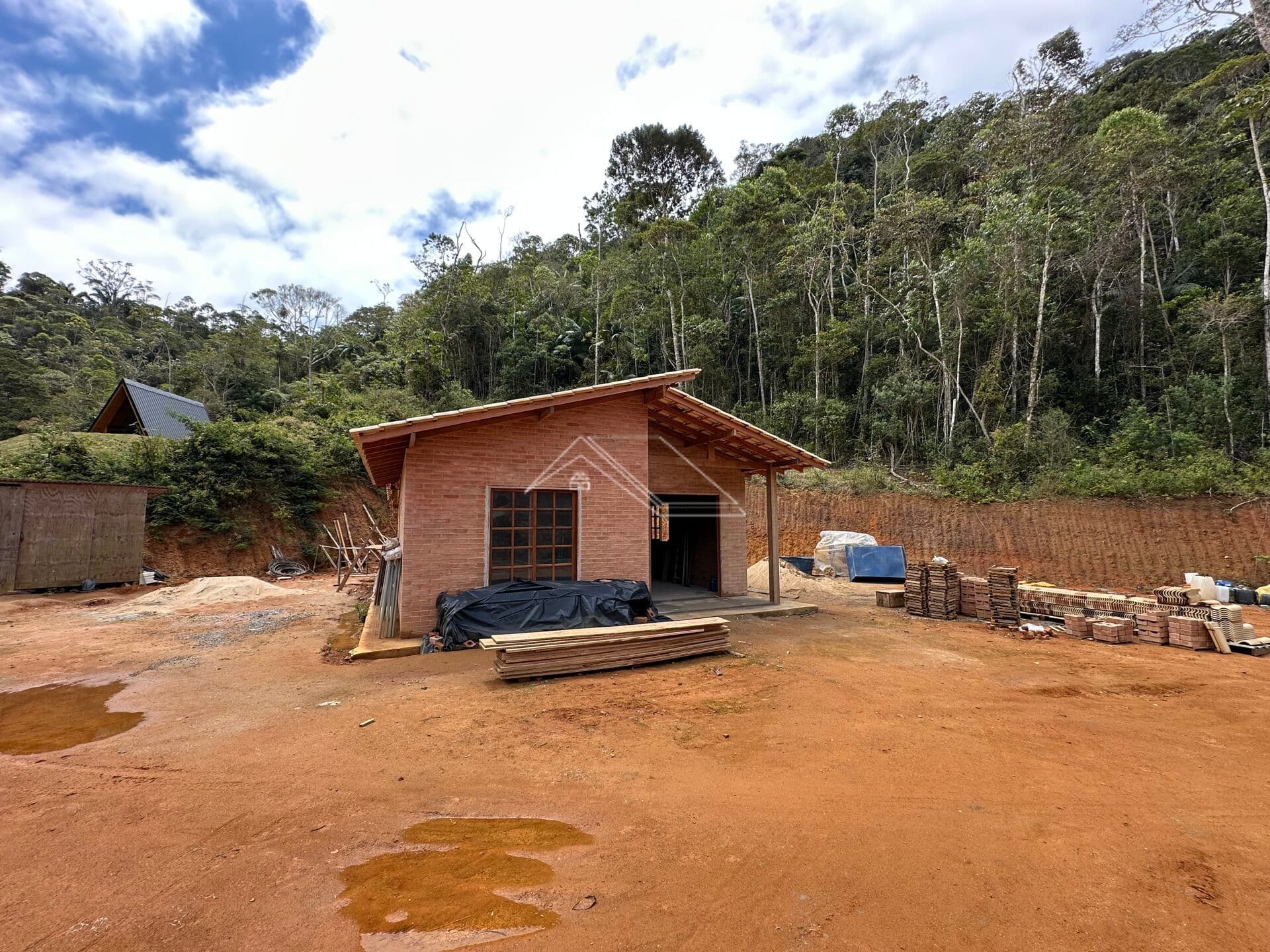 🏡 Viva a experiência de morar ou investir em Santa Teresa/ES!