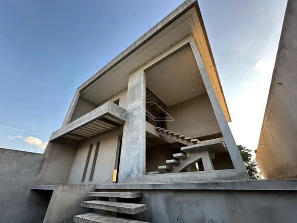 Casa 4Qts - sendo 3 Suítes