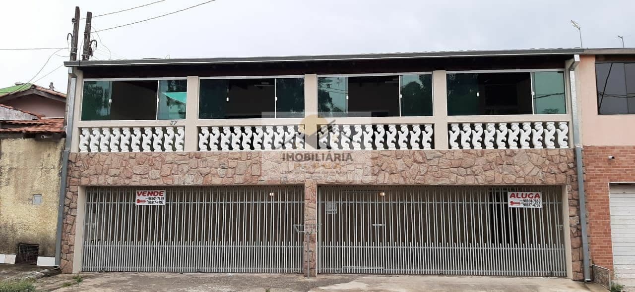 Casa com 4 dormitórios Jd. Santa Cecília