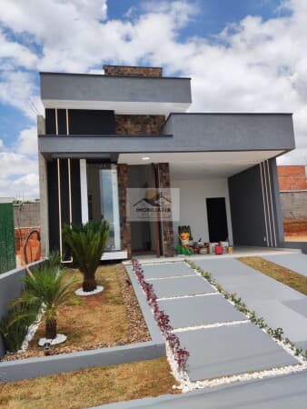 Casa 3 Dormitórios no Villagio Ipanema