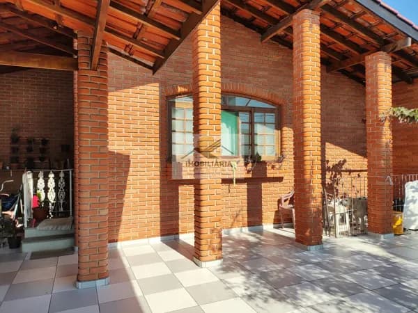 Casa Ampla com 03 Dormitórios, Suite - Jd.Maria Carmo