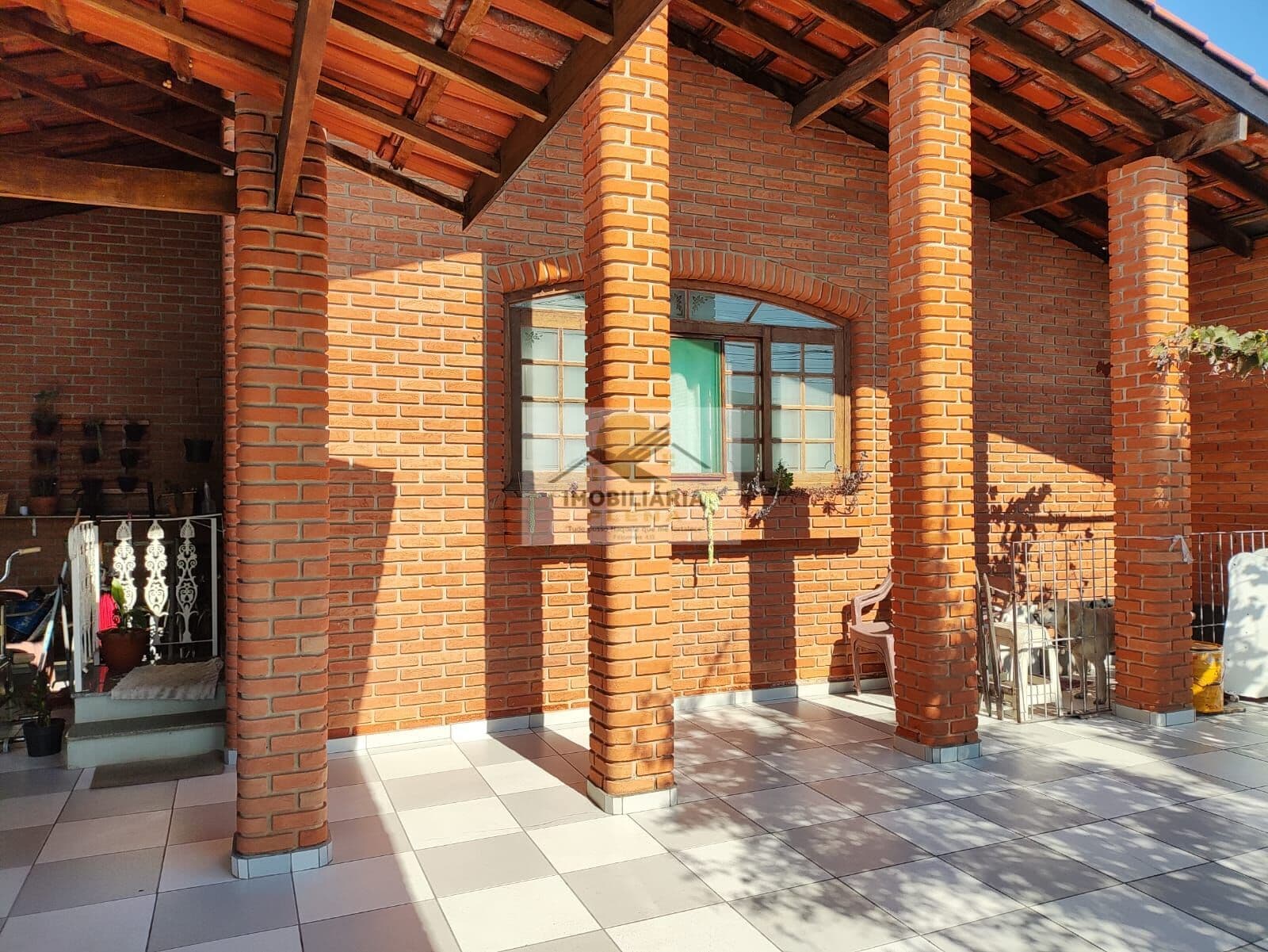 Casa Ampla com 03 Dormitórios, Suite - Jd.Maria Carmo