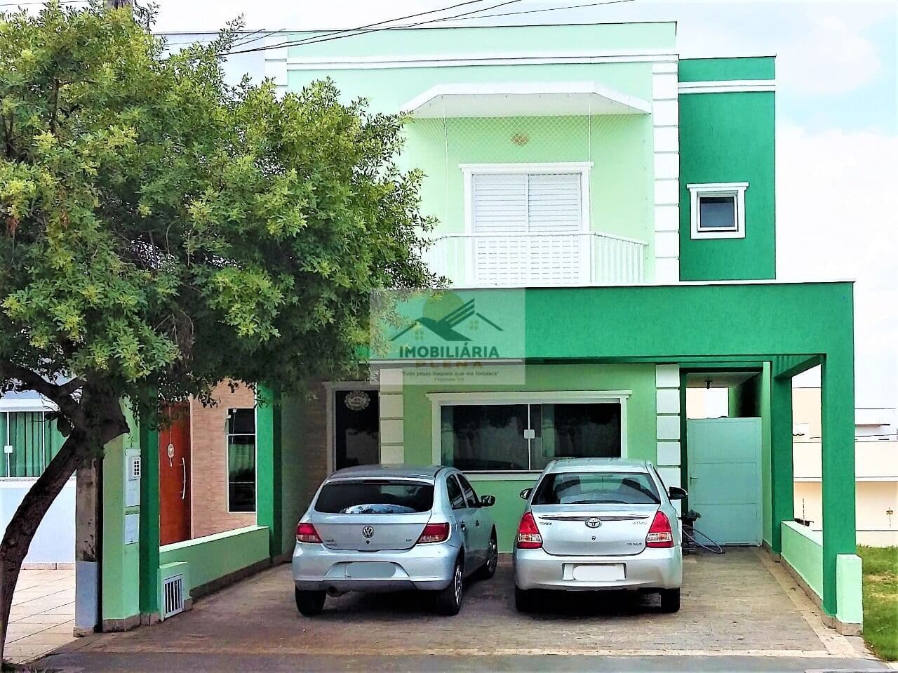 Sobrado com 3 Dormitórios no Condomínio Horto II