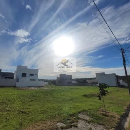 Terreno Plano no Cond. Campo do Conde