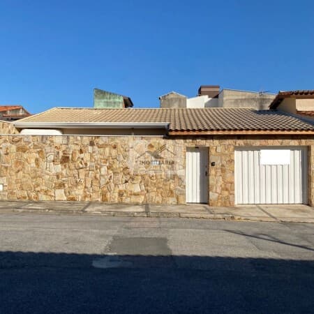 Casa com 3 Dormitórios na Vila Haro