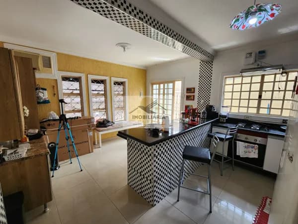 Sobrado com 4 Dormitórios no Jardim São Guilherme