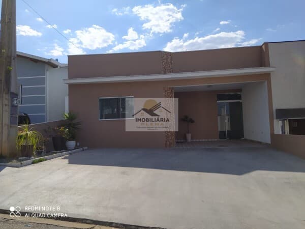 Casa com 3 Dormitórios no Condomínio Horto Florestal III