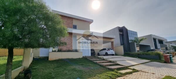 Casa com 3 Dormitórios no Cond Alphaville III
