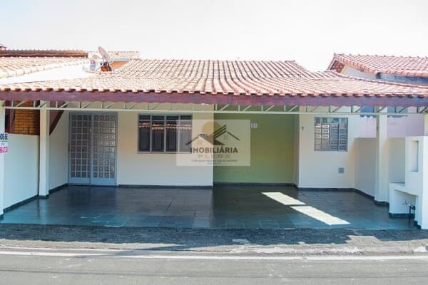 Casa com 3 Dormitórios no Cond. Troperos