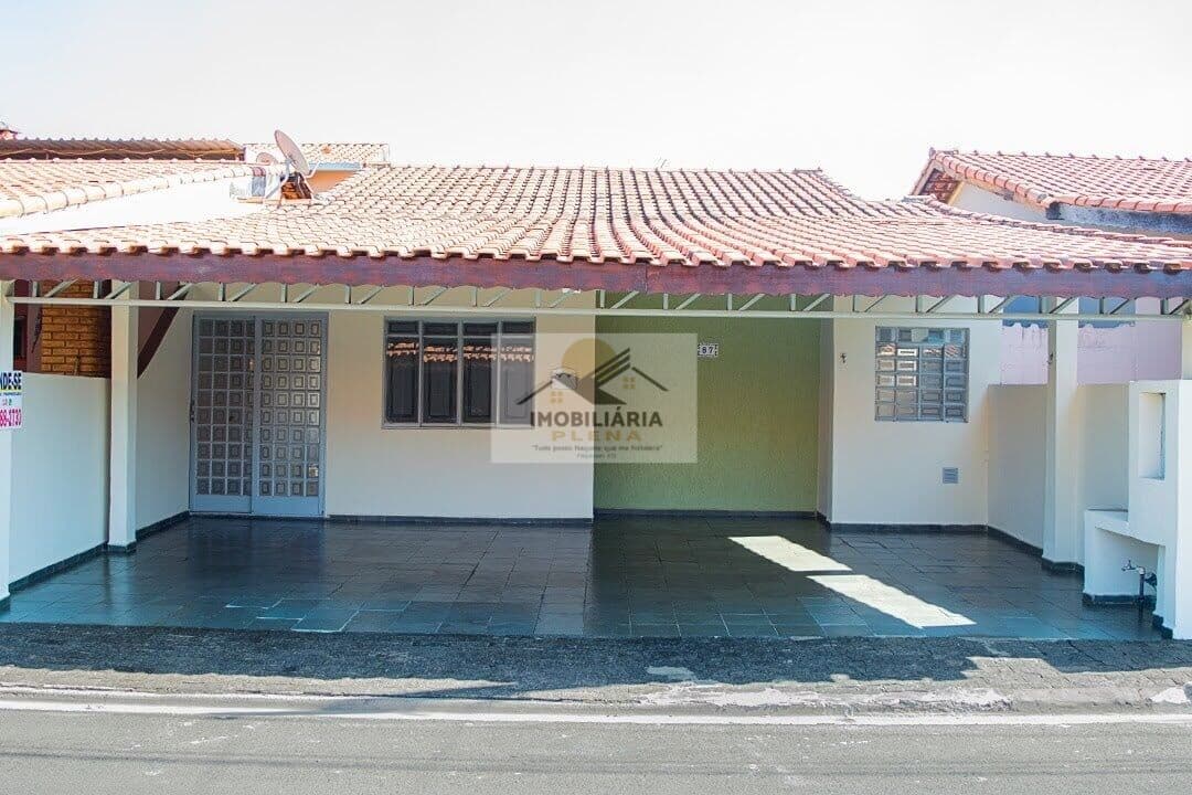 Casa com 3 Dormitórios no Cond. Troperos