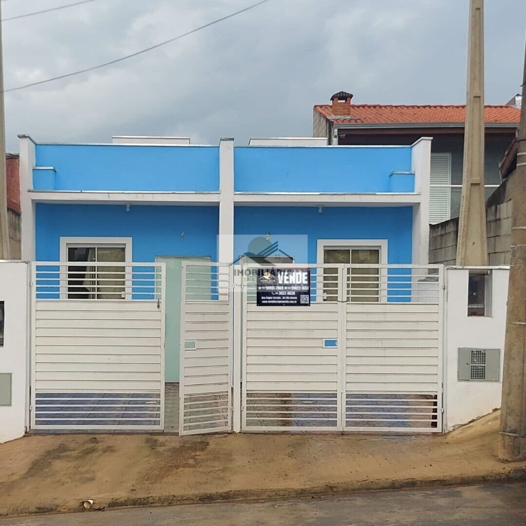 Casa com 2 Dormitórios no Jardim dos Passaros.