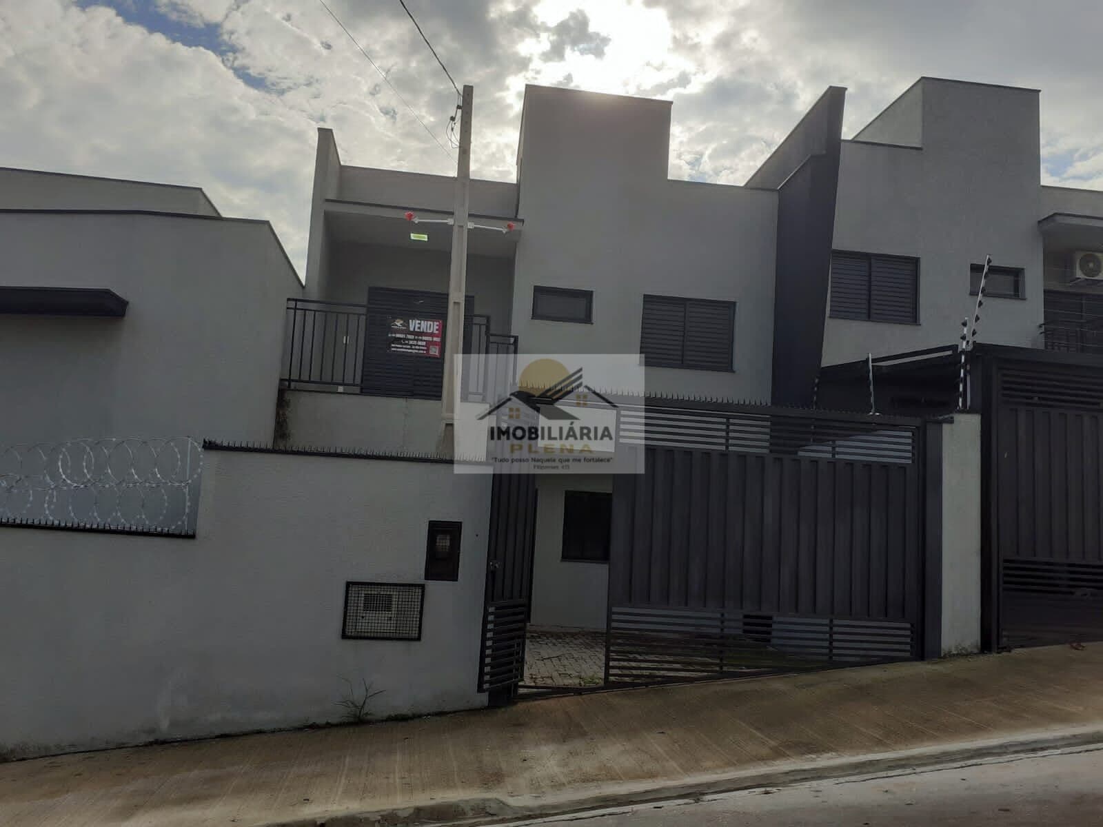 Sobrado com 2 Dormitórios no Wanel Ville