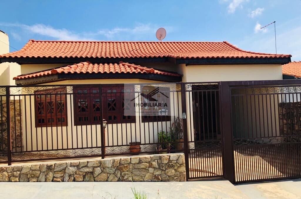 Casa 2 Dormitórios em Paranapanema