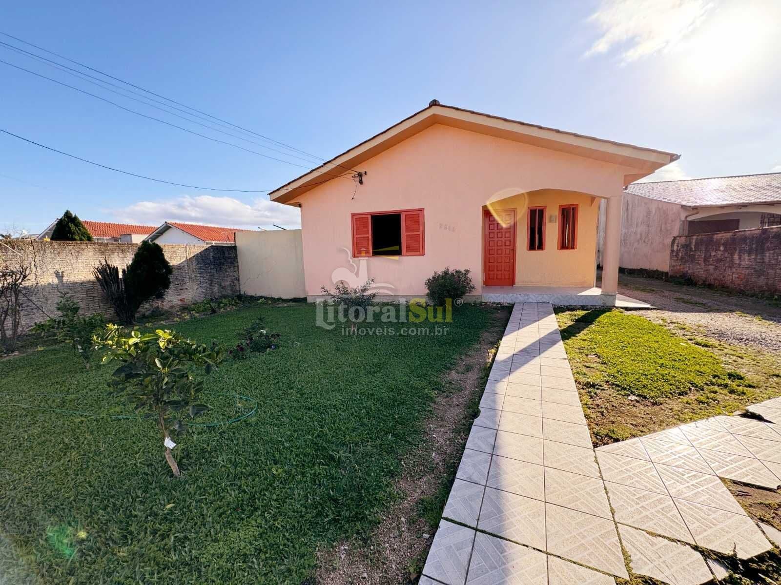 CASA BEM LOCALIZADA, NO BAIRRO RECIFE, EM TUBARÃO