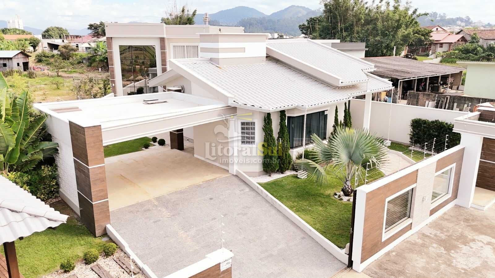 CASA MODERNA E COM EXCELENTE LOCALIZAÇÃO