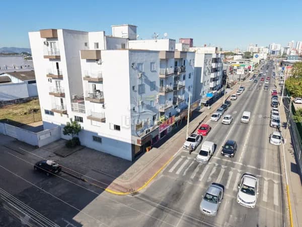 APARTAMENTO À VENDA NO EDIFÍCIO LULUCA SANTANA