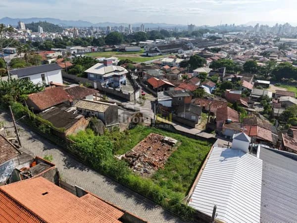 Terreno com 438m² - Oficinas, Tubarão