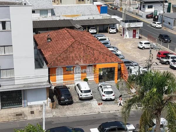 Casa num Ponto Estratégico no Coração da Vila Moema, em Tubarão!