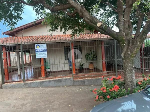 Casa Espaçosa + Barracão para Oficina em Centro, Colômbia/SP
