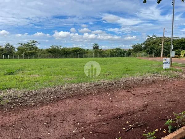 Lote/Terreno em Planura - Centro