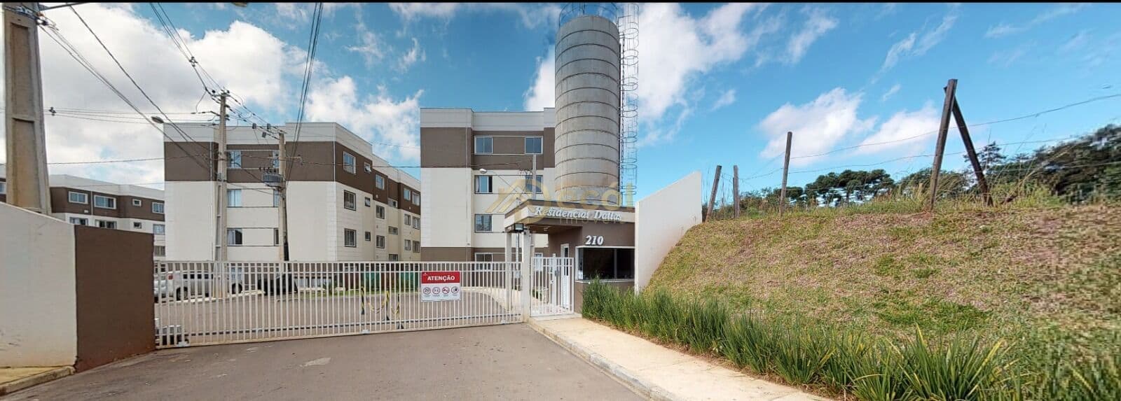 Apartamento Semi-Novo em condomínio clube