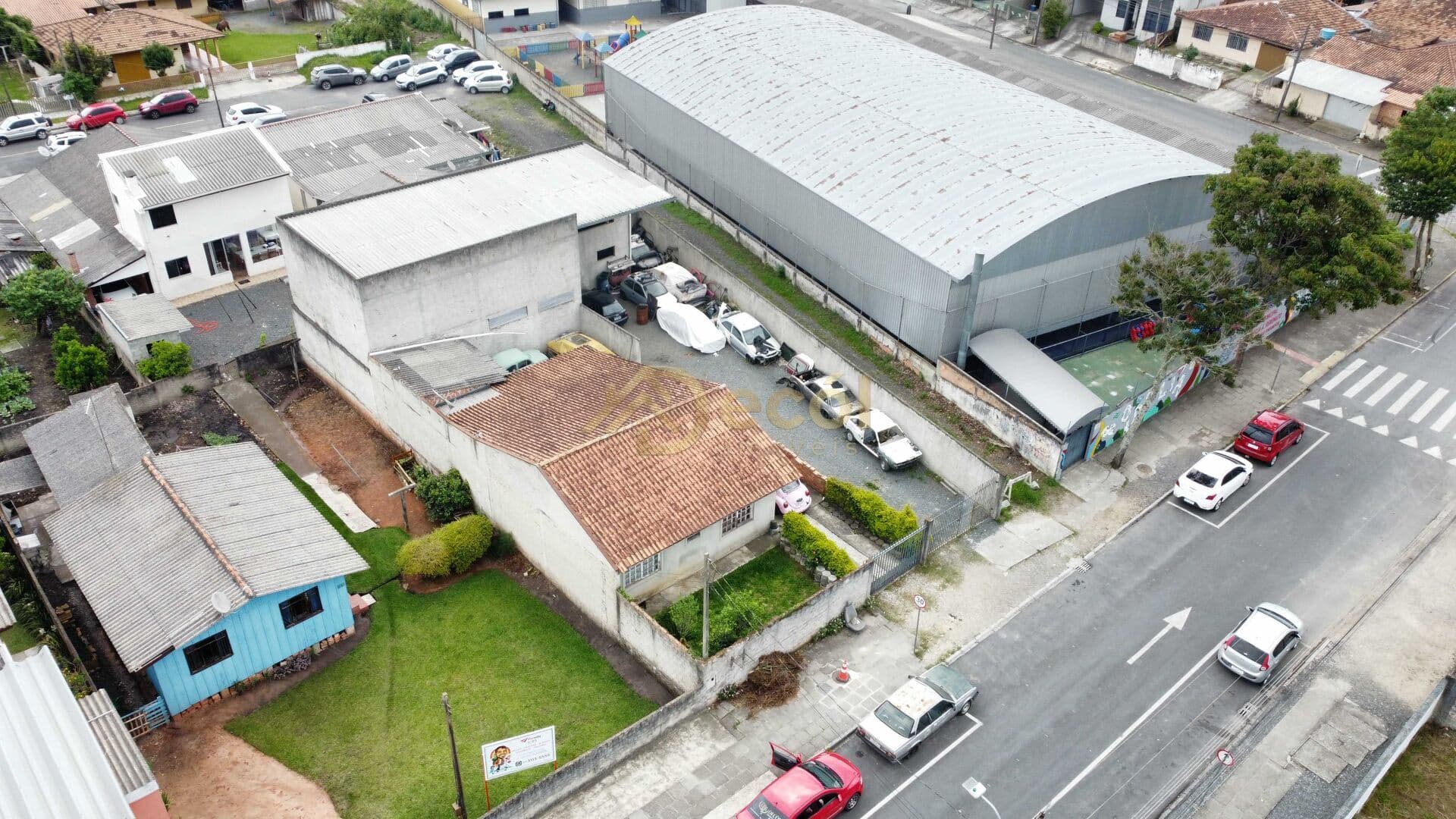 Casa com Barracão a venda em Campo Largo/PR - Vila Ferrari