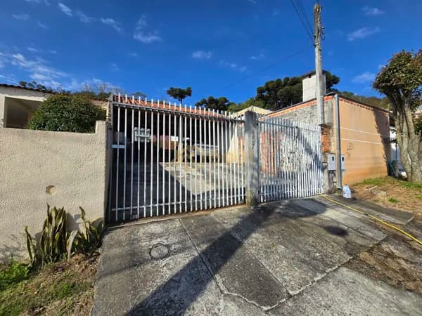 Casa em excelente localização em campo largo/PR - Bom Jesus