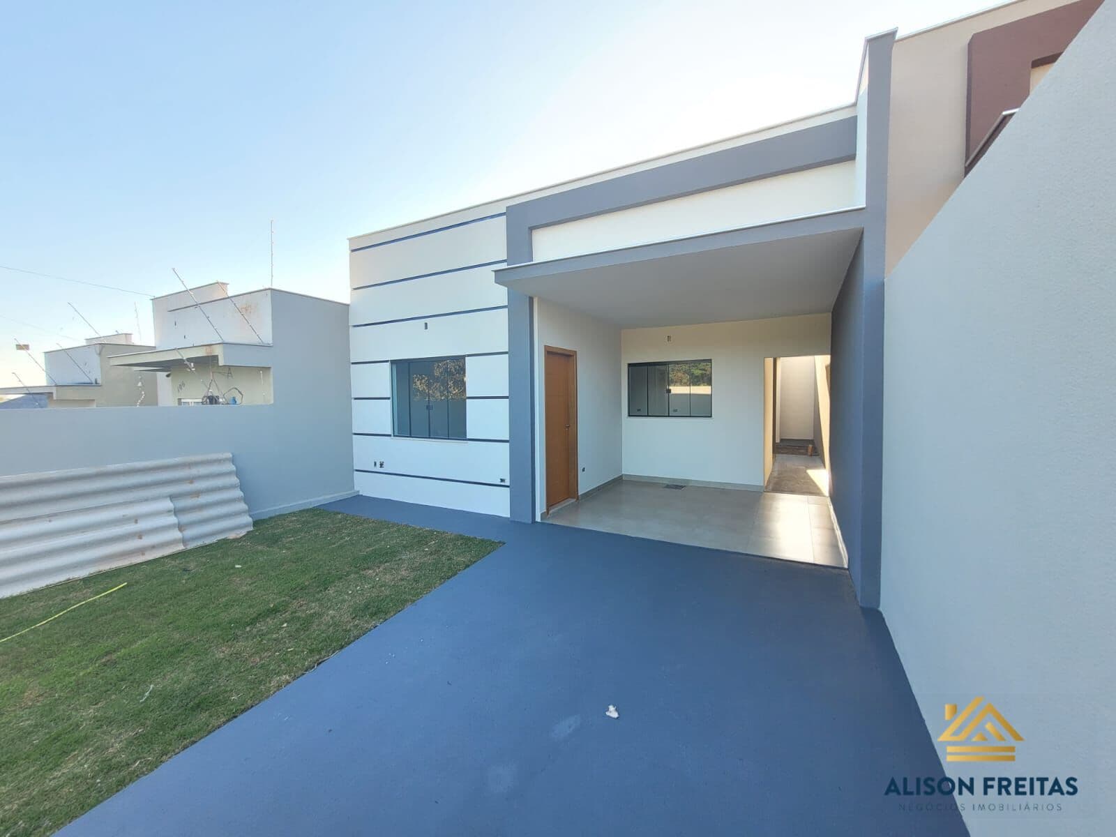 Casa Geminada com 2 quartos sendo uma suíte, bairro Vila Romana