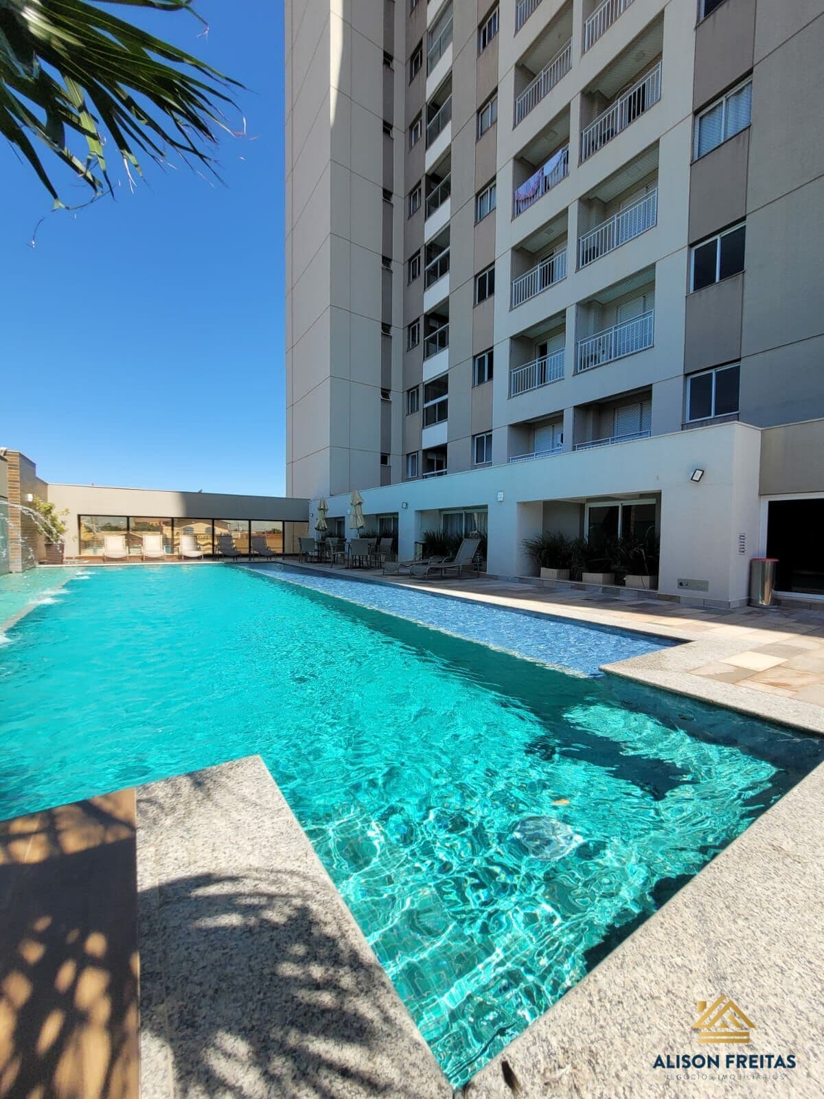 Apartamento novo com 3 quartos, 2 vagas, completa área de lazer no centro de Ibiporã.