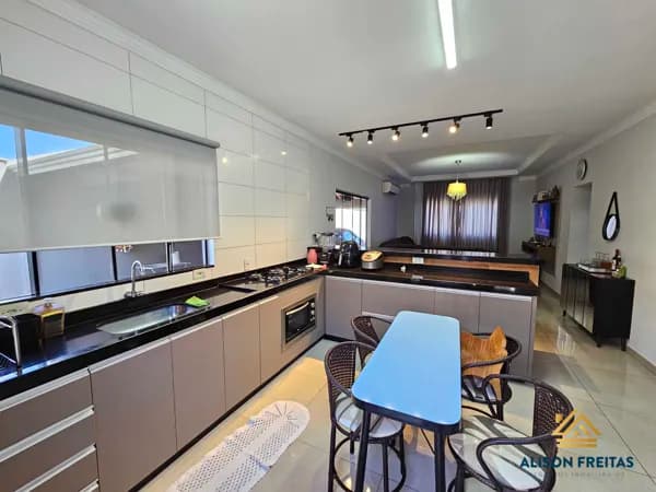 Casa próximo ao colégio Ética de ibiporã com móveis planejado