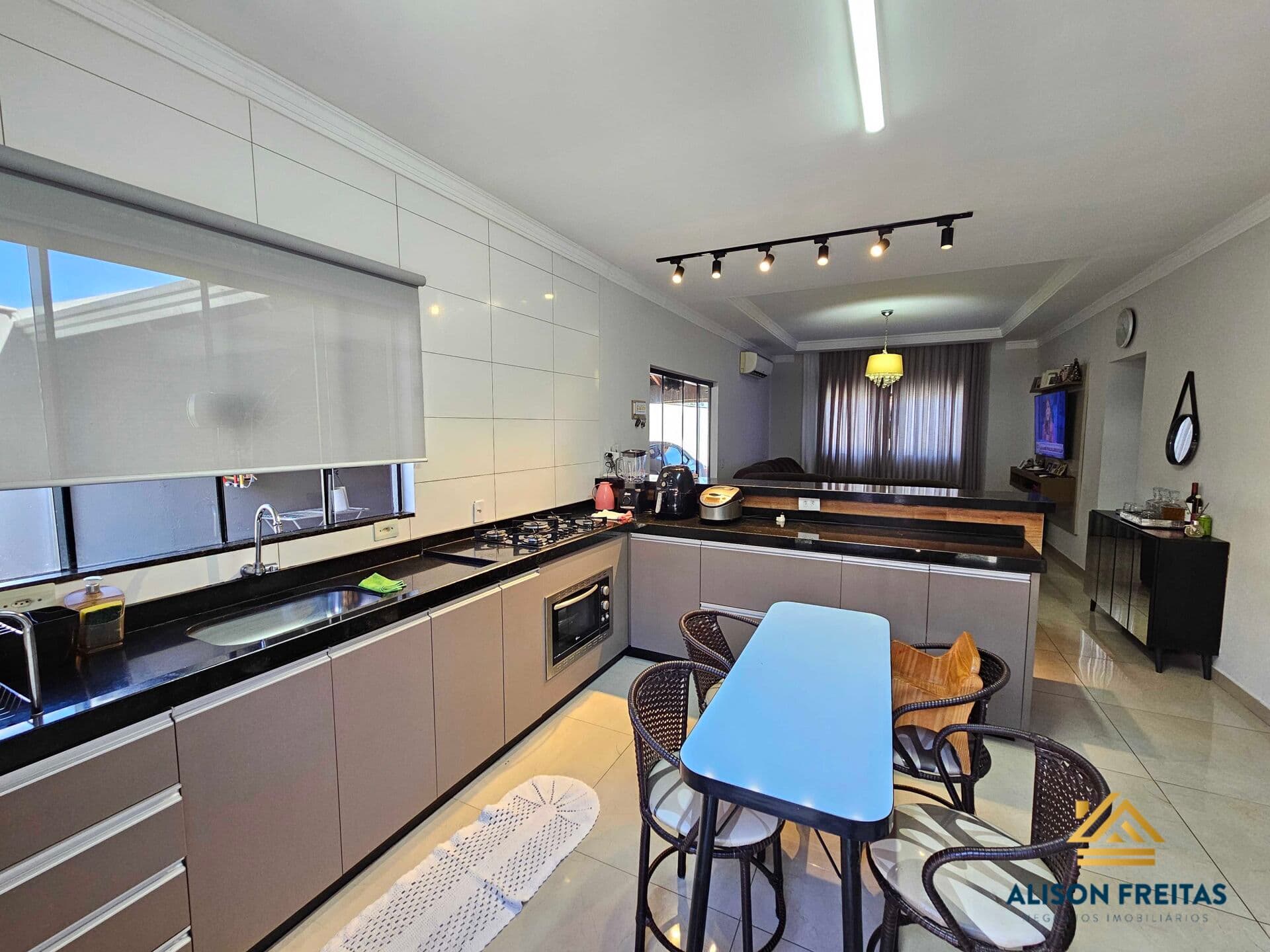 Casa próximo ao colégio Ética de ibiporã com móveis planejado