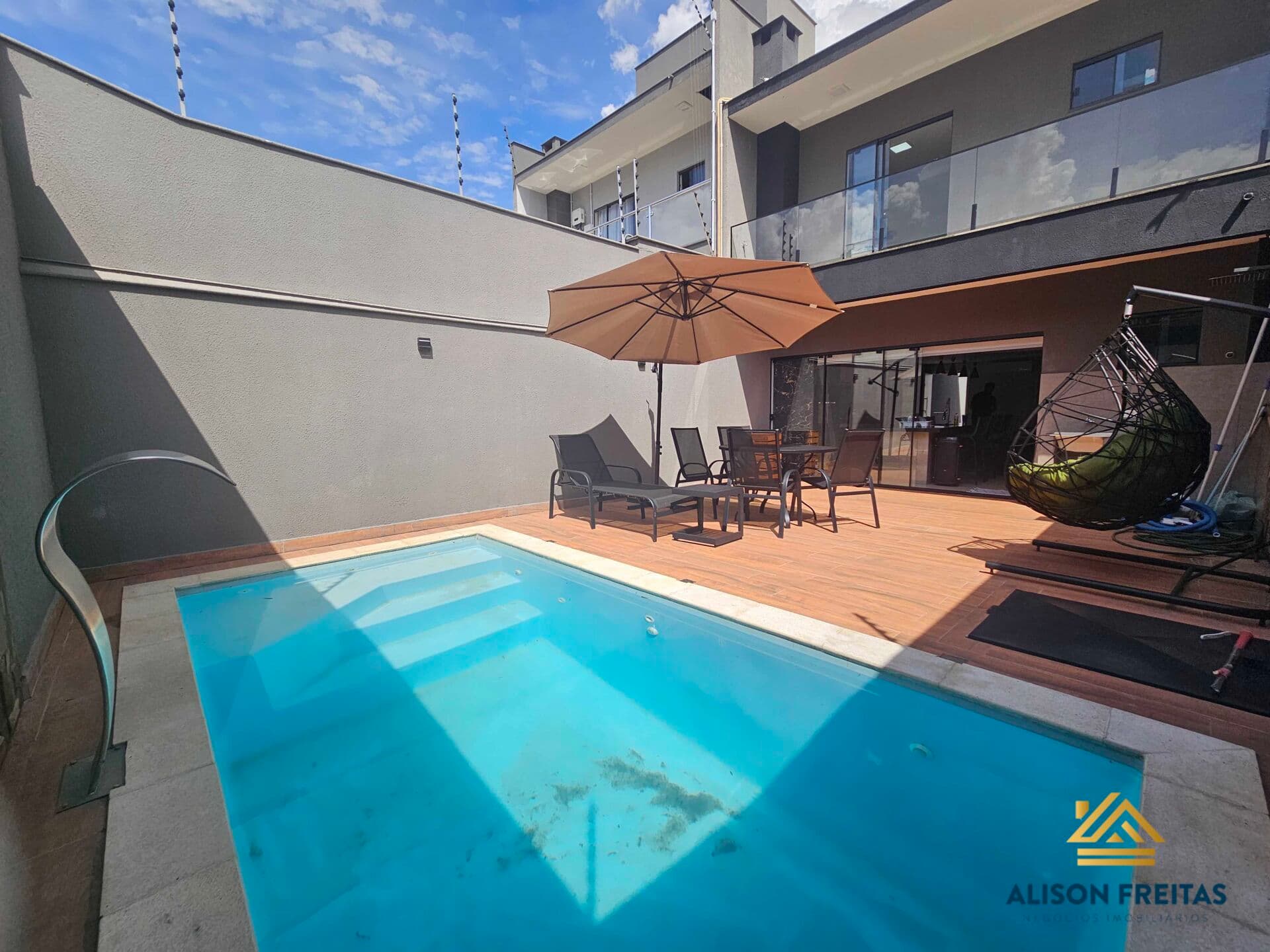 Casa Sobrado com piscina em Ibiporã/PR