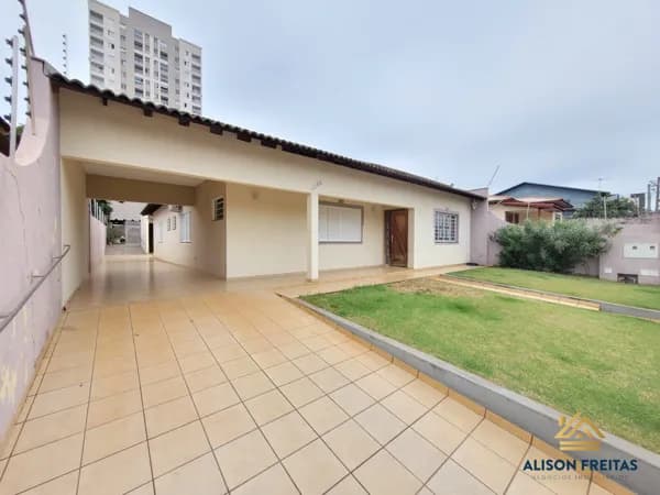 Casa no centro de Ibiporã com 3 quartos sendo uma suíte
