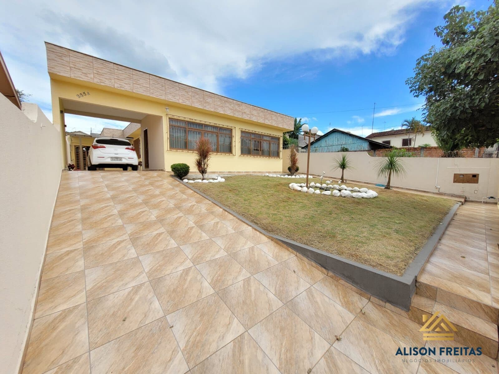 Casa com 4 quartos próximo ao centro de Ibiporã