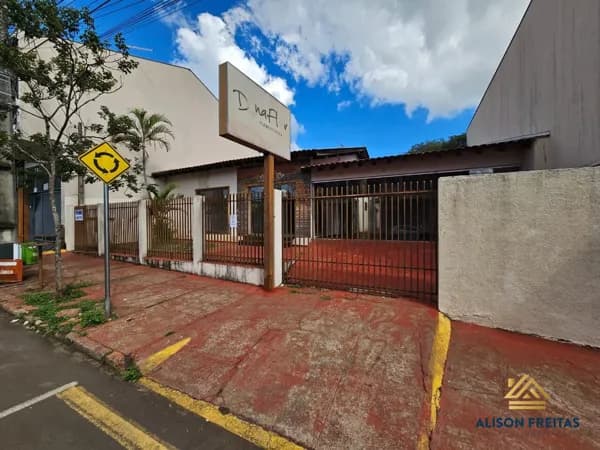 Casa comercial no Centro de Ibiporã/PR