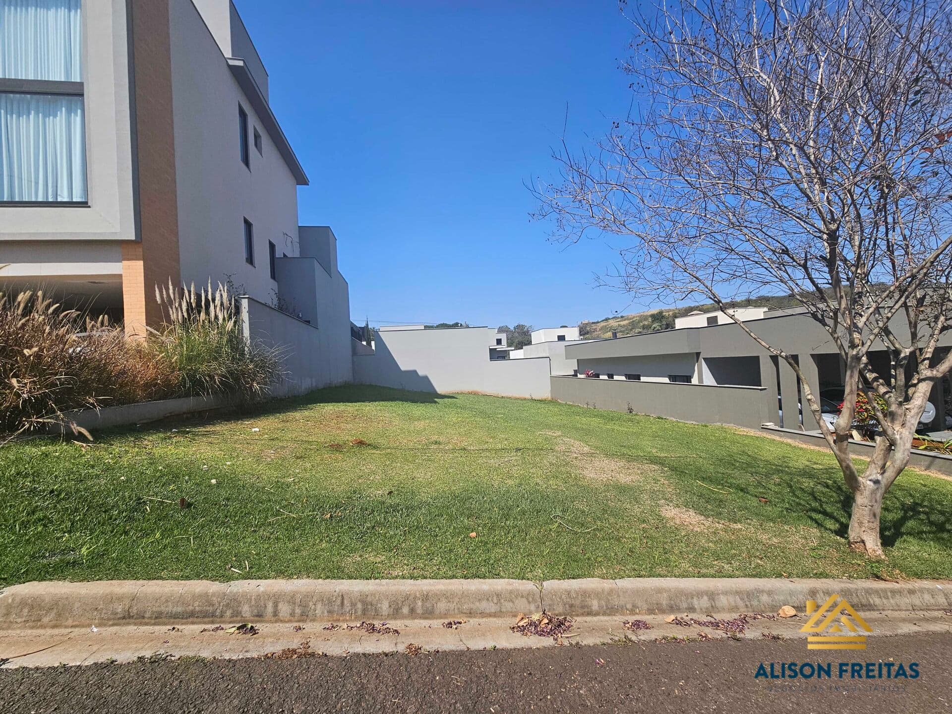 Terreno em Condomínio Royal boulevard em Ibiporã / PR