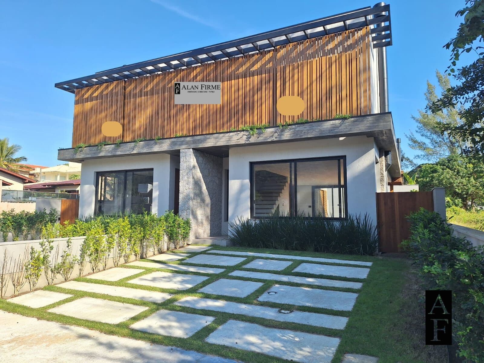 Casa Alto Padrão com 3 Suítes em Bairro Panorâmico