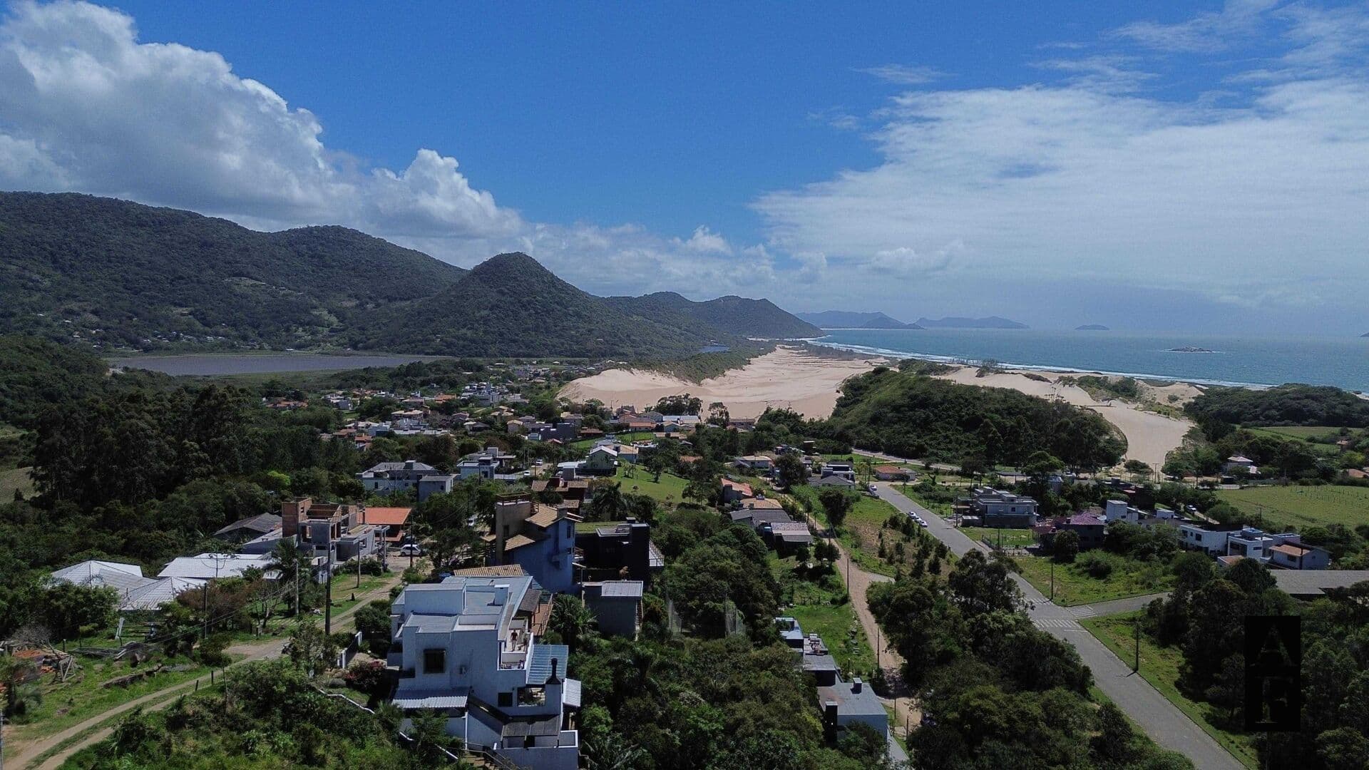 Casa Alto Padrão em Garopaba nas Areias de Macacu