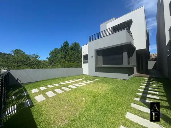 Sobrado com Três Suítes