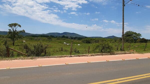Área Residencial/Comercial à Venda