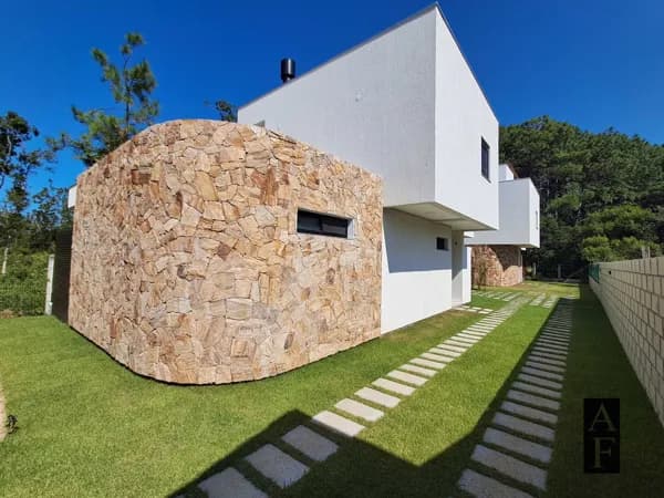Casa em Condomínio à Venda