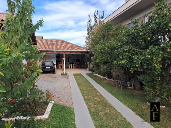 Casas em terreno amplo em areias de Palhocinha