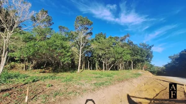 Terreno Morro do Silveira de 5,761m²