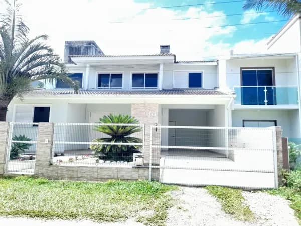 Casa a Venda em Village Garopaba-SC