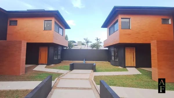 Casa Sobrado 2 Suítes em Condominio Flamboyant Townhouse Centro