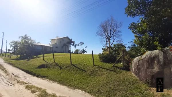 Lindo Terreno à Venda