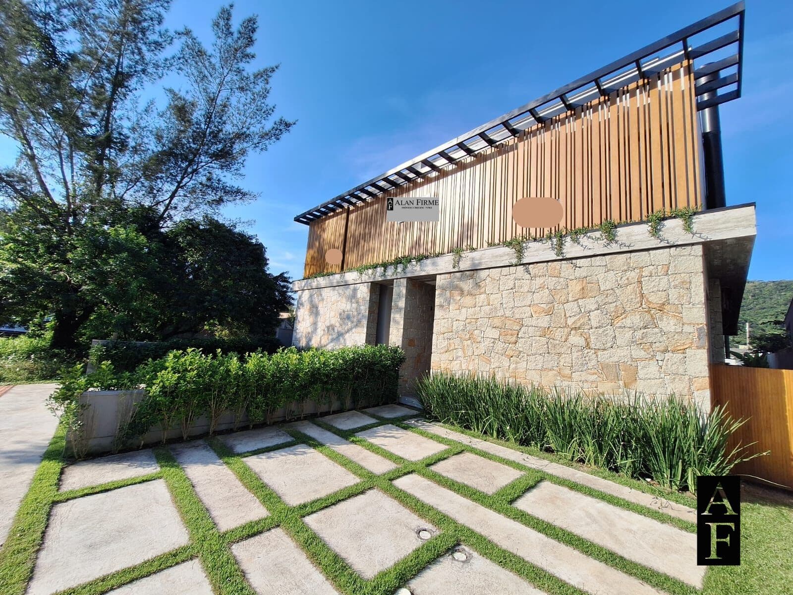Casa Alto Padrão com 3 Suítes em Bairro Panorâmico